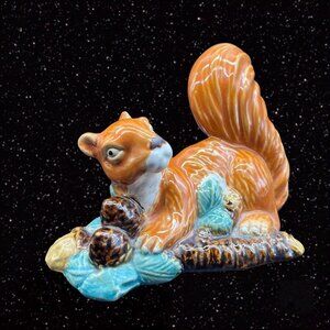 VINTAGE SQUIRREL ART‎ POTTERY STATUETTE FIGURINE 6”T 8”W